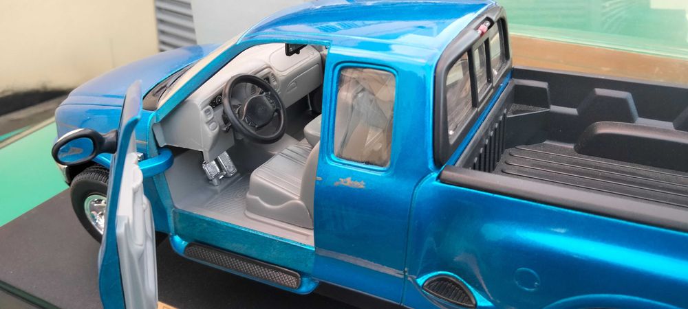 Ford F-150 Flareside Supercab Pickup 1:18