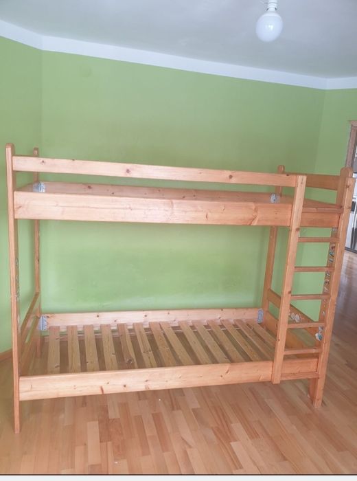 Łóżko piętrowe dziecięce, drewniane.