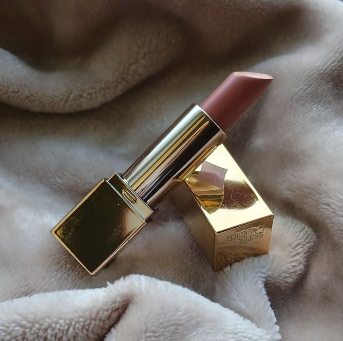 Помада Estee Lauder
