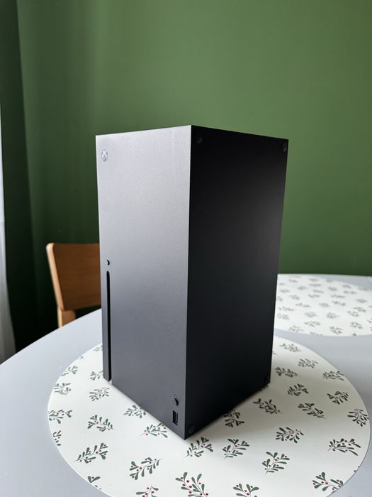 Ігрова приставка Microsoft Xbox Series X 1TB консоль
