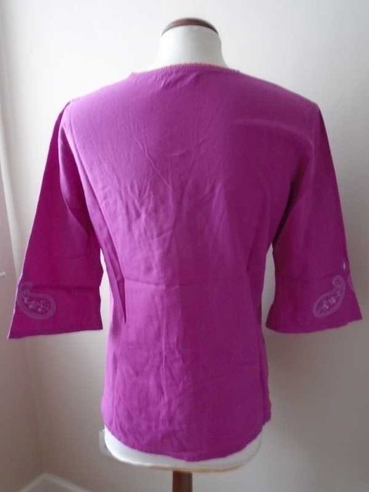 Blusa rosa fúchsia com bordado