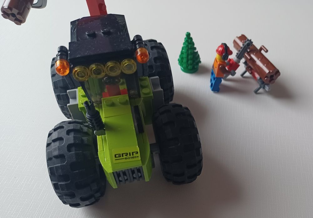 Klocki LEGO City 60181 - Traktor Leśny