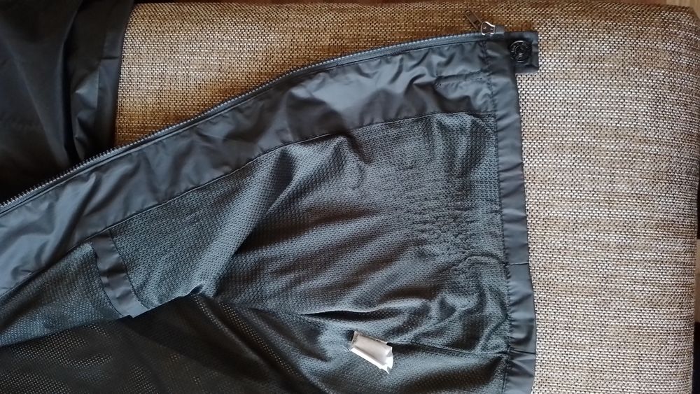 Продам легкую куртку Bigazzi,48р.