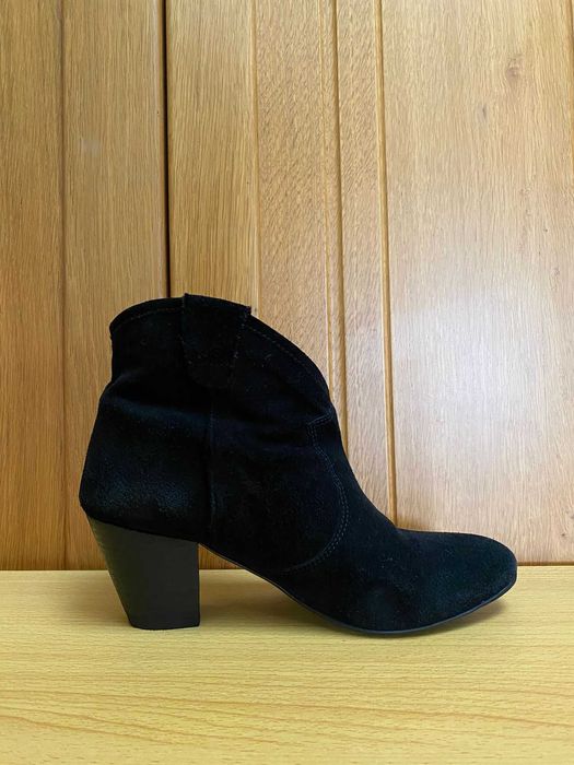 Botins pretos em pele, tam. 40