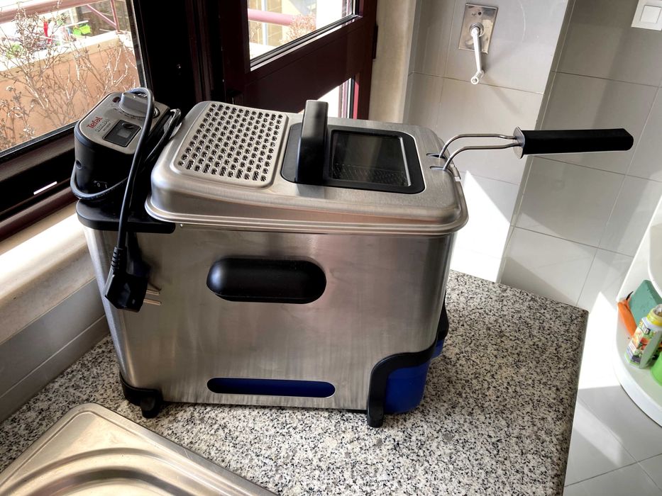 Fritadeira Tefal Oleoclean Inox & Design FR8040 – 3,5L, 2300W