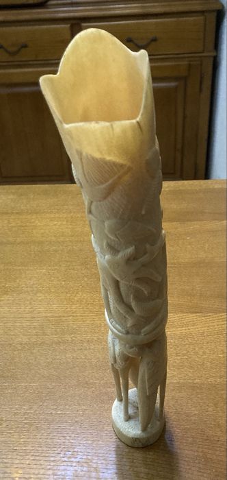 Escultura em material nobre