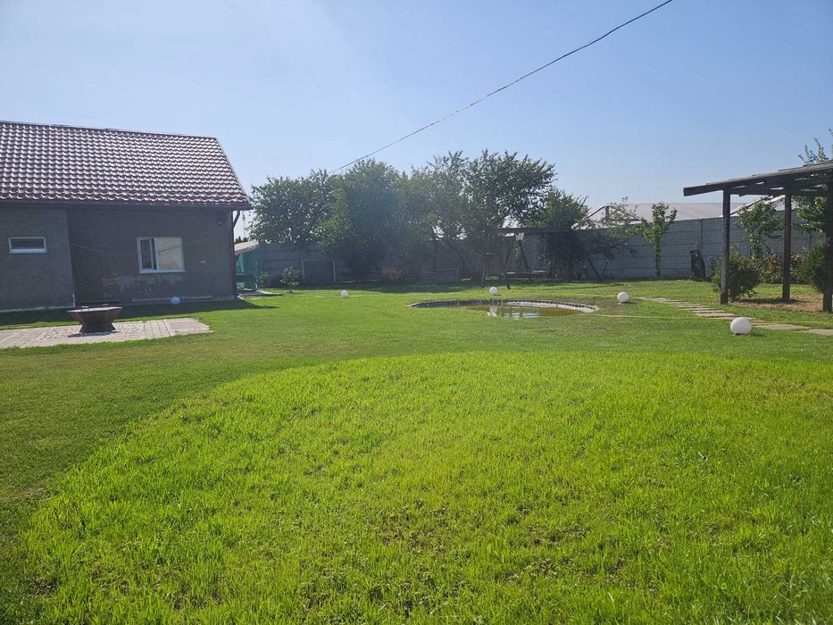 Продаж  будинку і готового бізнесу з ділянкою на 100 соток,