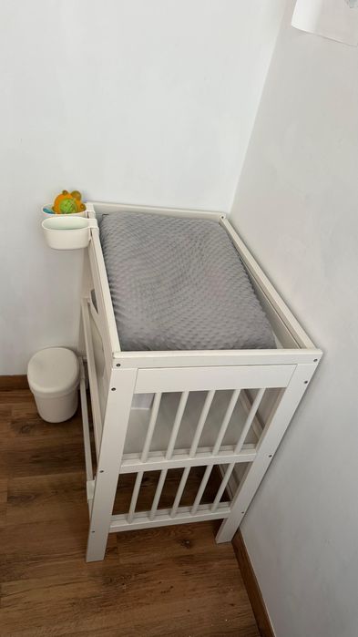 Muda-Fraldas de madeira