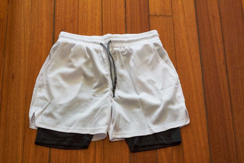 Calcoes de compressao brancos