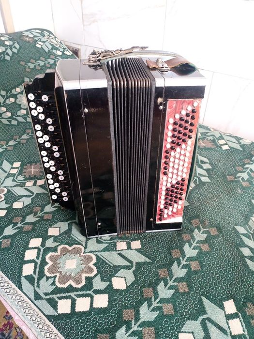 Продам два Тульских і баян Радуга