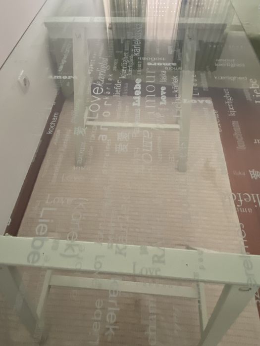 Secretaria com tampo de vidro IKEA