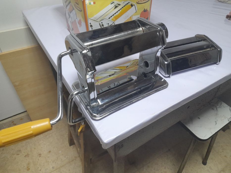 Máquina de massa manual é a Marcato Atlas 150 dos anos 80