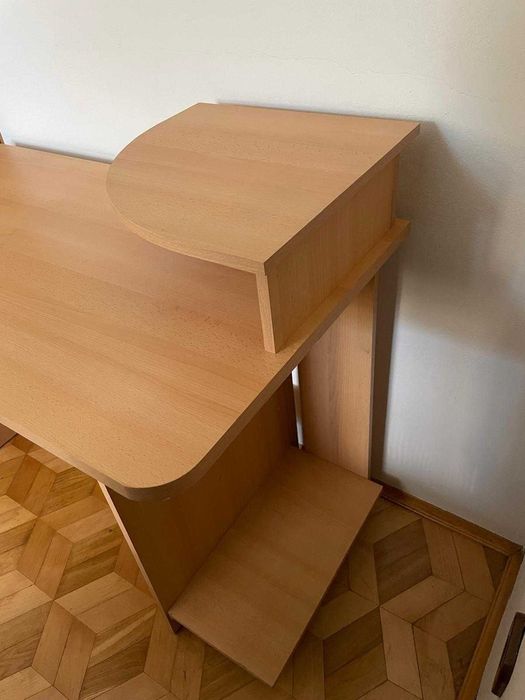 Biurko szkolne w idealnym stanie - jak nowe, polecam.