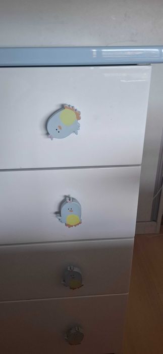 Cómoda lacada, fabricada em Paços de Ferreira