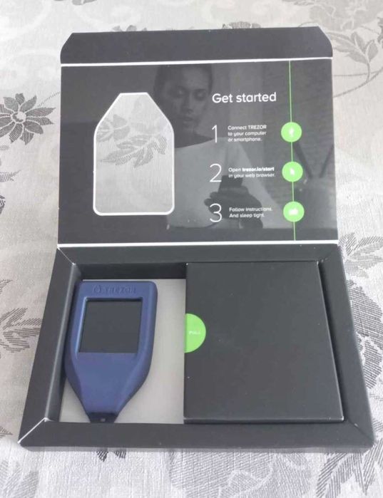 Trezor t - cold wallet - sem uso - nova64172208120450121