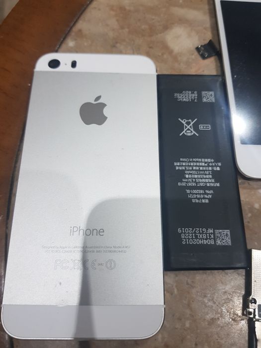 Peças  usadas e novas para telemóveis