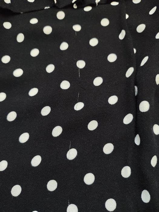 Czarna w kropki sukienka r.S