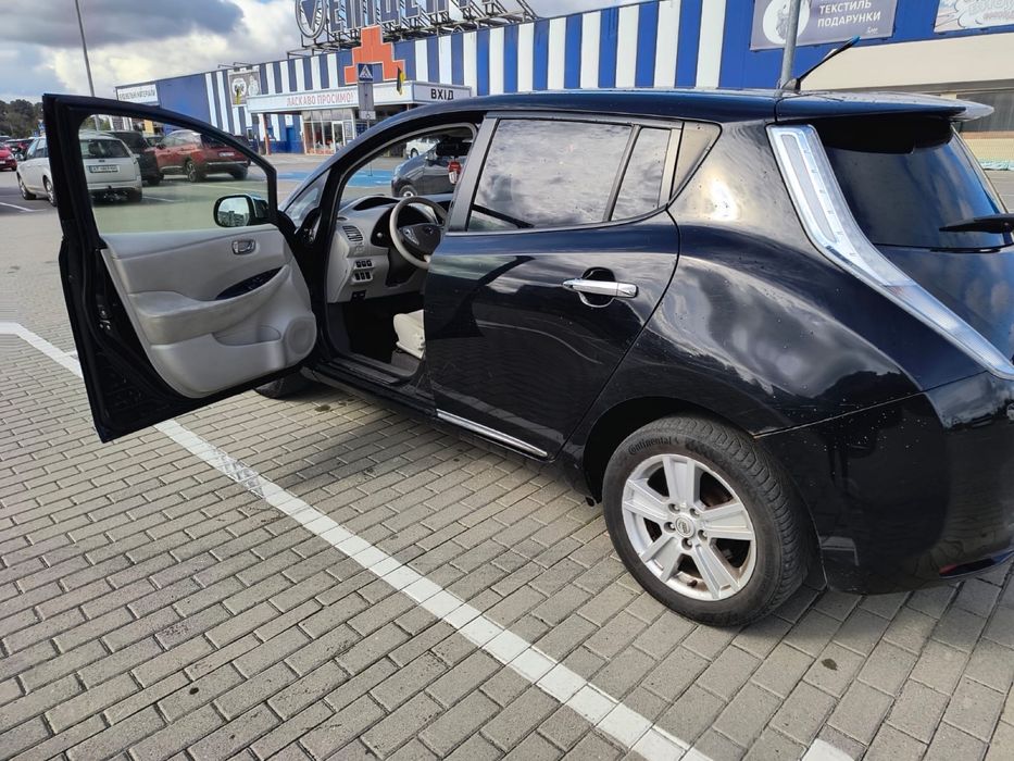 Продам NISSAN LEAF 2012