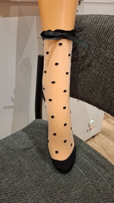 Skarpetki przezroczyste.