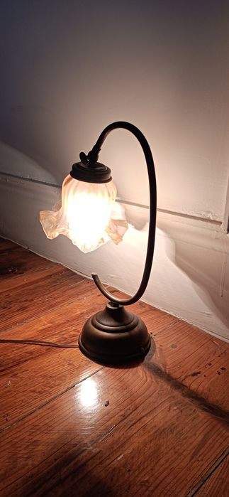 Dois candeeiros antigos em latão e vidro