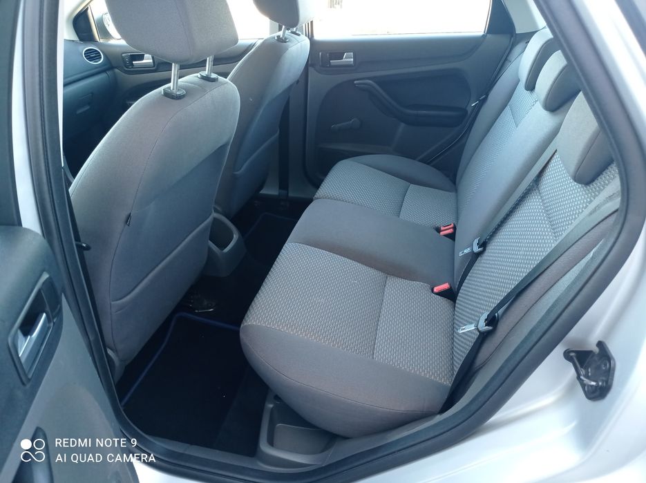 • Ford FOCUS • 1.6 benzyna • 5 drzwi • KLIMATYZACJA •