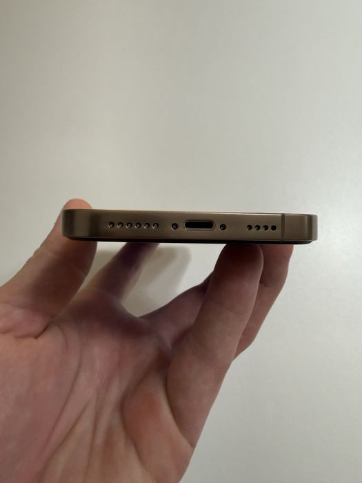 Sprzedam iPhone XR 64 GB w obudowie iPhone 16 Pro