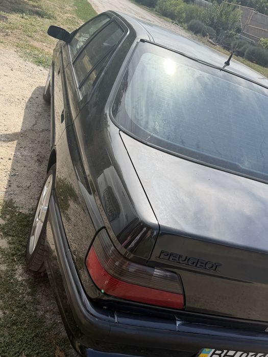 Peugeot 605  мотором 2.1. дизель