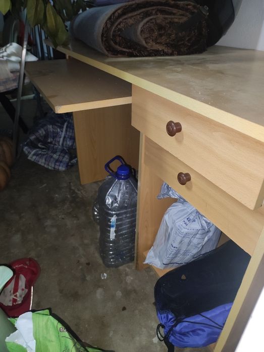 Conjunto cama + 2 mesas cabeceira + cómoda + espelho + secretária