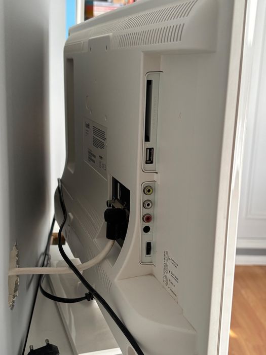 Tv Kunft - cor branca 24”