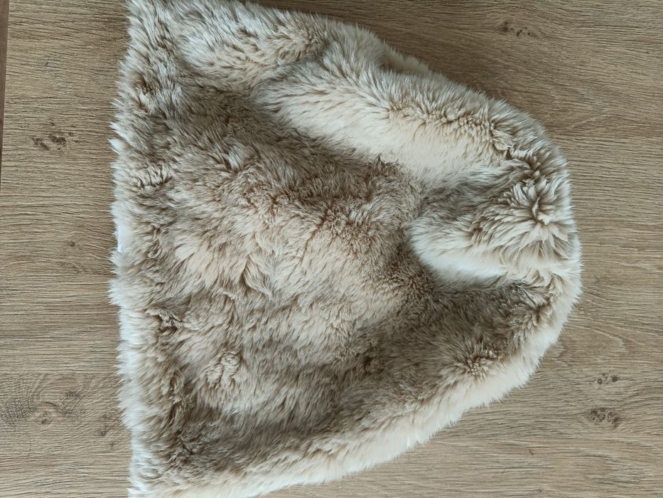 Czapka ze sztucznego futra Reserved