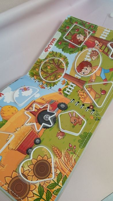 Перша книга малюка на липучках