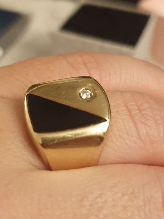 Золотая печатка с бриллиантом