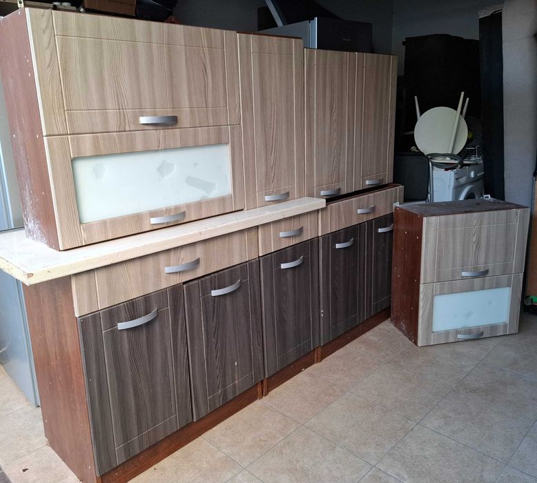 zestaw mebli kuchennych z blatem