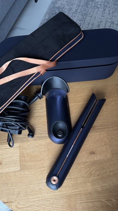 Випрямляч Dyson синій