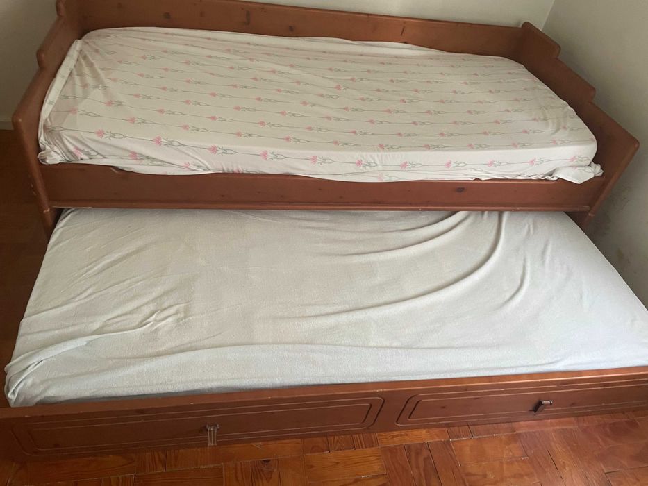 Cama Dupla com Colchões