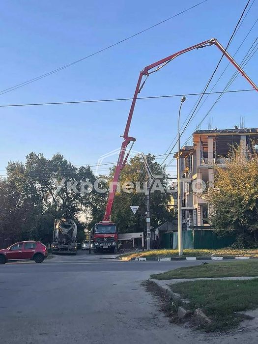Послуги бетононасосів зі стрілою | Швидка подача