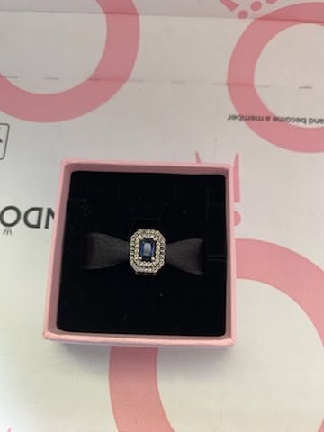 Charms Pandora w pudelku