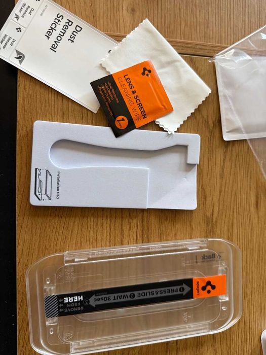 Szkło do iPhone 17 16 Pro, Spigen EZ Fit AC 2P do etui