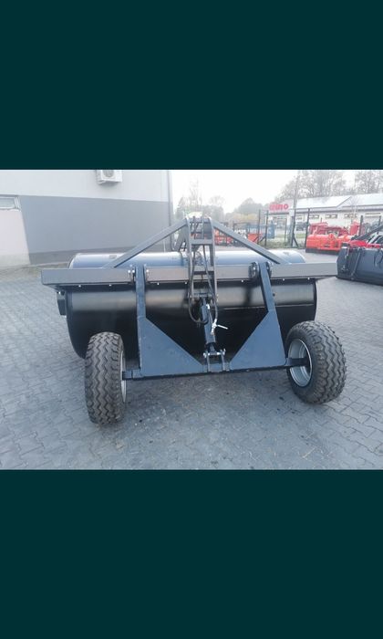 Wał łąkowo polowy łąkowy gładki na kołach hydrauliczny