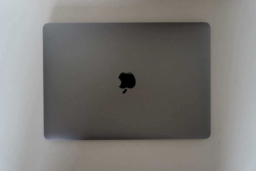 Macbook Air M1 8/256 - stan BDB + akcesoria