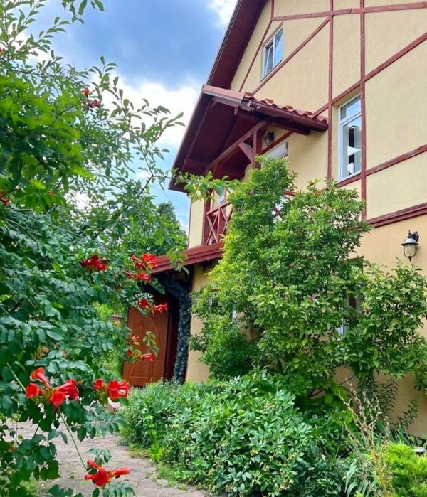 615 Будинок біля Дніпра подобово з озером