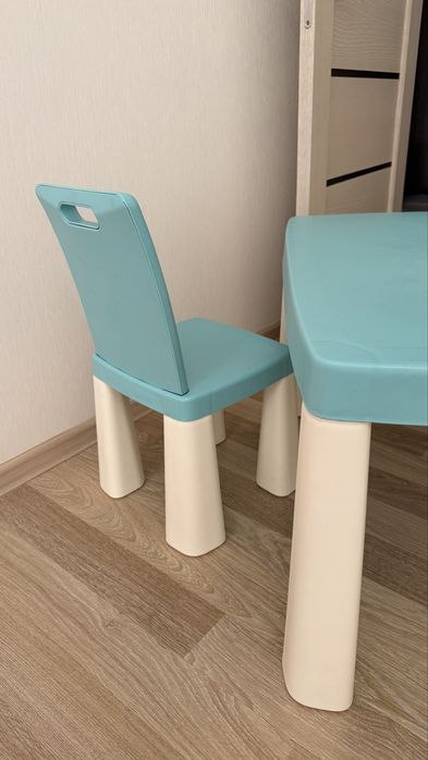 Продам детский стол и стул