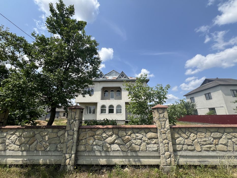 Продається просторий будинок в с. Старі Кривотули