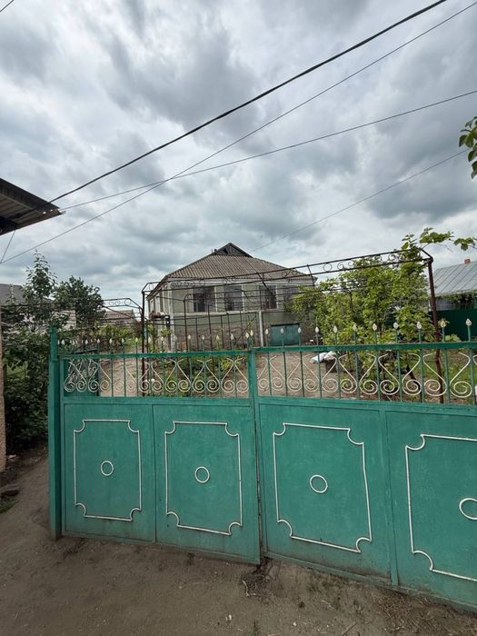 Продам просторий двоповерховий будинок