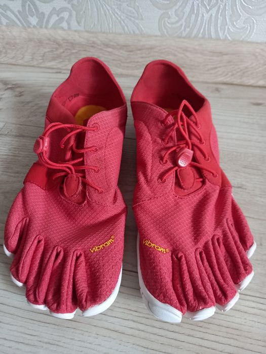 Продам кроссовки FIVEFINGERS