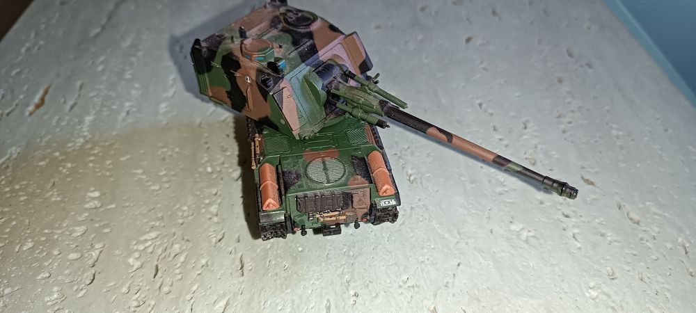 Antigo brinquedo tanque