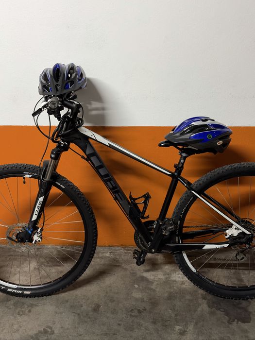Bicicleta BTT CUBE Aim SL 29” + 2 Capacetes – Excelente Estado
