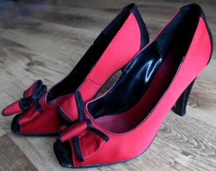 Czółenka czerwone rozm.37