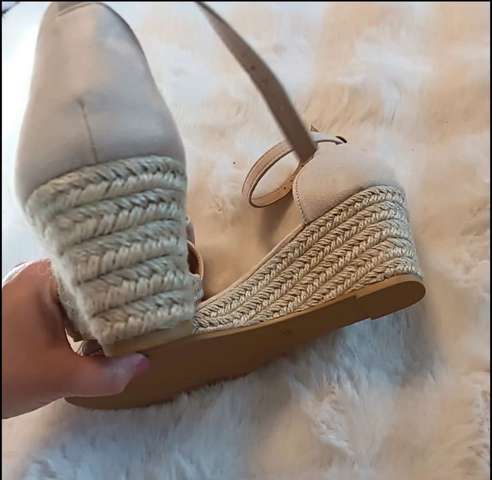 Buty nowe na koturnie