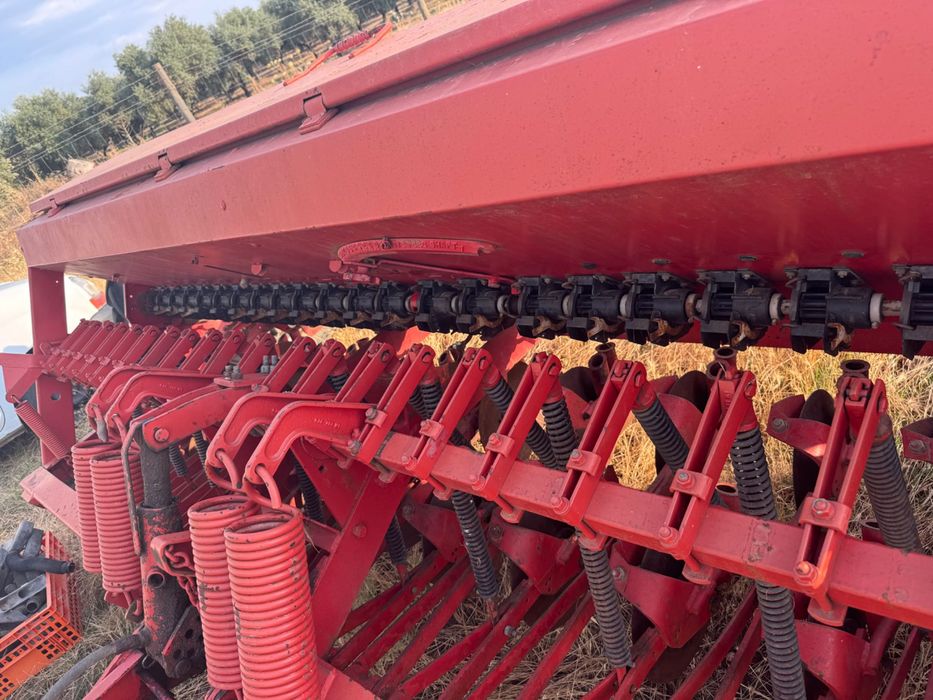 Semeador de linhas Massey Fergusson